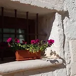 Trullo Il Cantastorie فندق مبيت وإفطار 3*