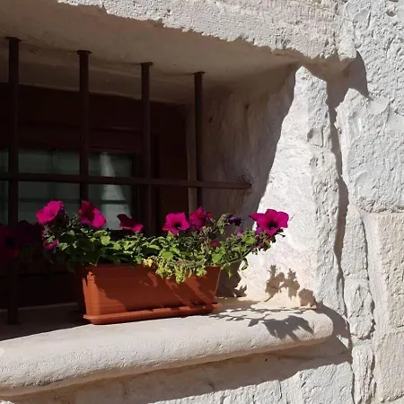 Trullo Il Cantastorie فندق مبيت وإفطار 3*