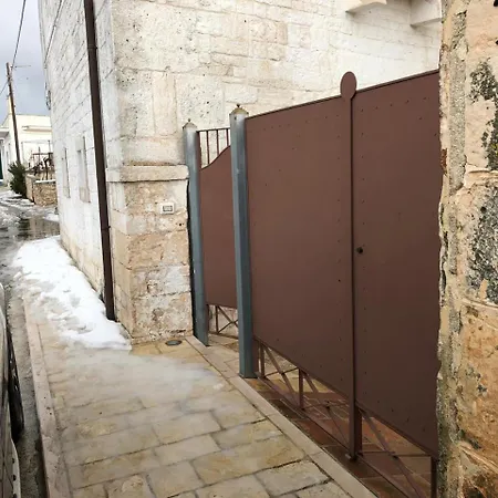 Trullo Il Cantastorie فندق مبيت وإفطار